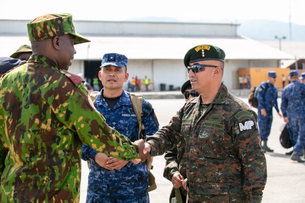 CentraCentral American troops arrive in Haiti to fight gangsl American troops arrive in Haiti to fight gangs