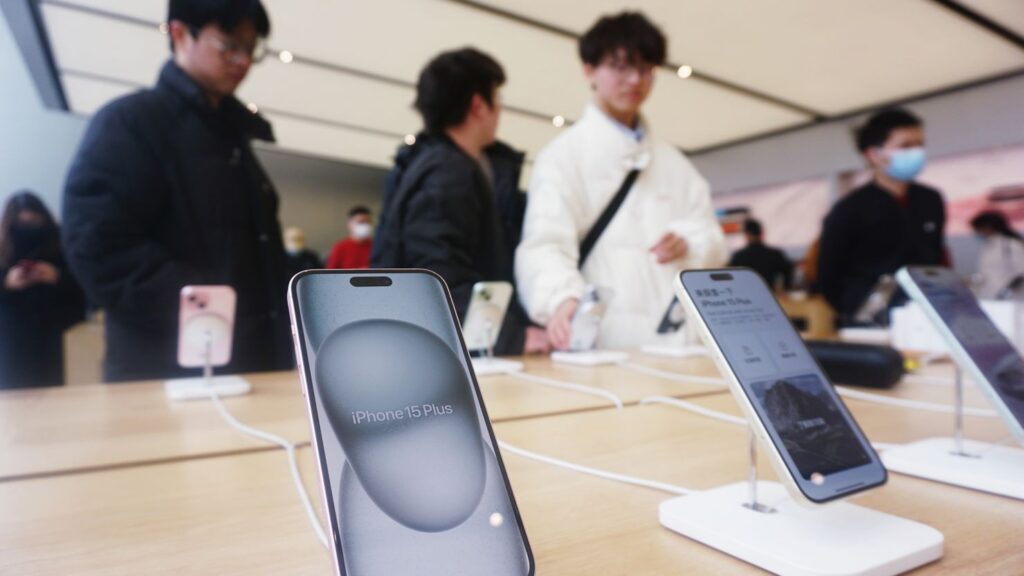 Why Apple Is Offering Rare iPhone Discounts In China